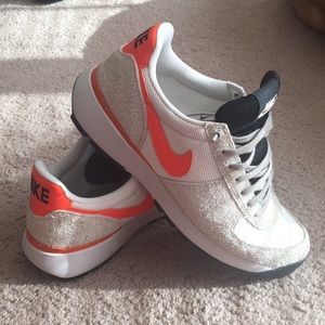 Nike tennis shoes